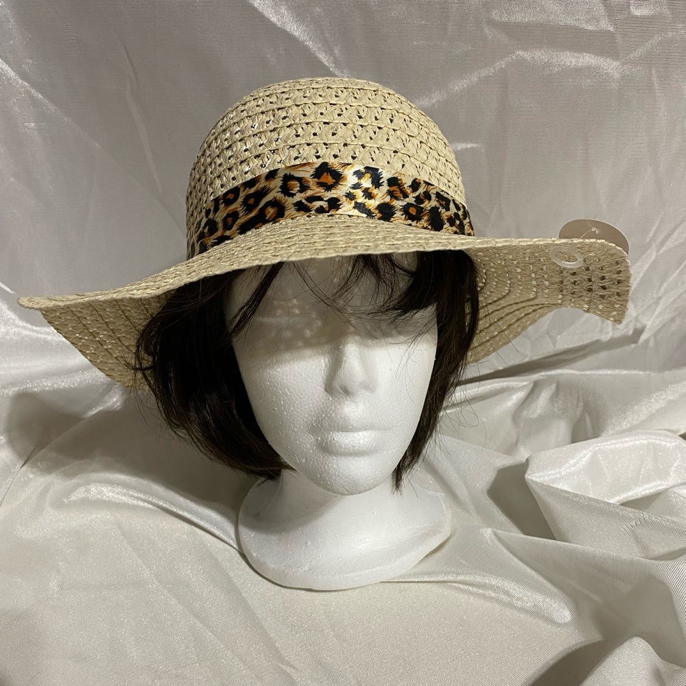 NWT Tan Wide 3.5” Brimmed Hat w Leopard Spotted Ribbon by Juncture